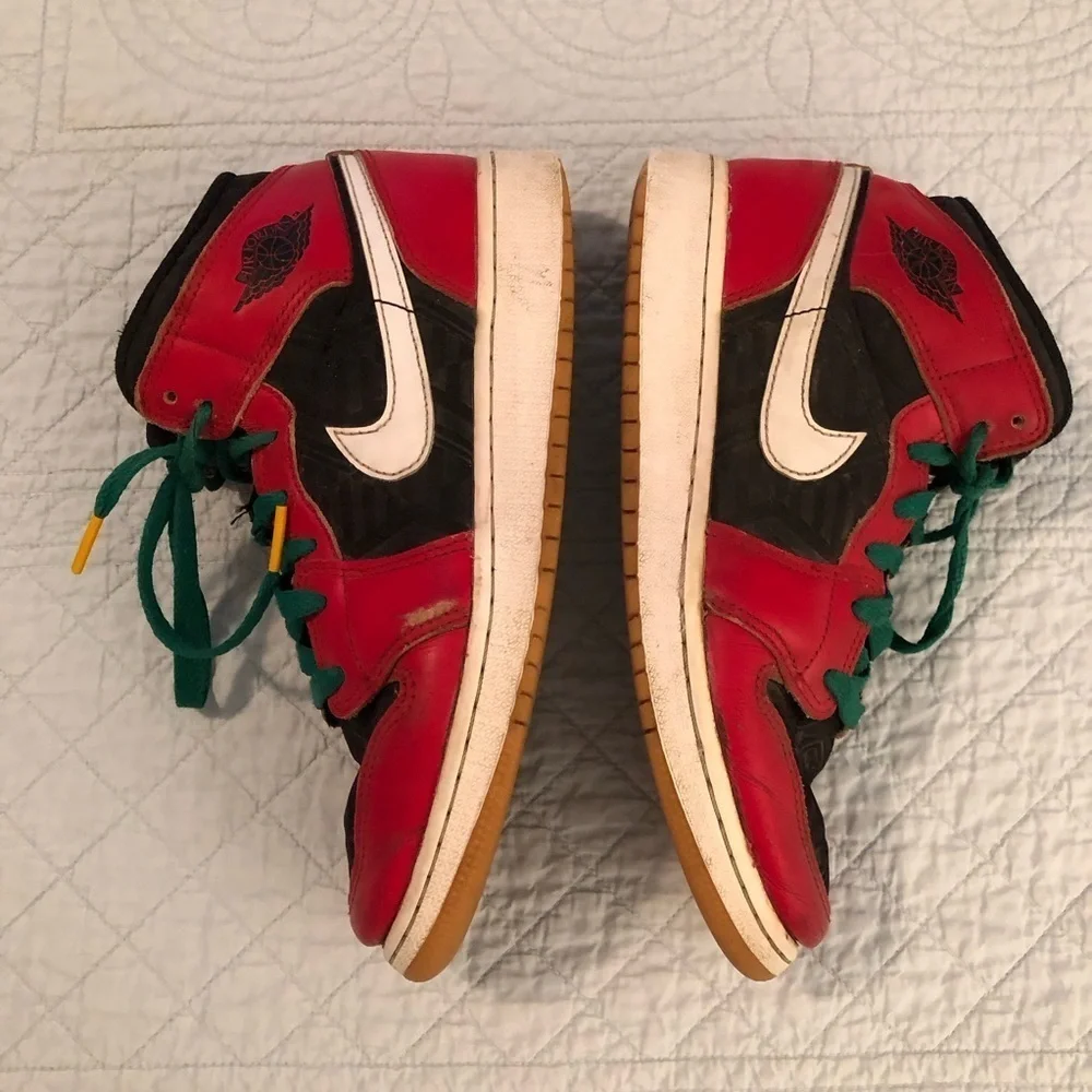 Nike Air Jordan 1 Mid SE Christmas (GS). Youth size 5.5.